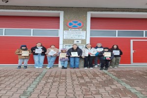 W dniu 15.03.2025 r. w OSP Rudnik odbyły się eliminacje gminne Ogólnopolskiego Turnieju Wiedzy Pożarniczej. Do konkursu przystąpiło dziewięć reprezentantów naszego sołectwa (po trzy osoby na każdą z trzech grup). Do rundy finałowej dostało się aż sześciu naszych uczestników. Ostatecznie zajmując w każdej z grup pierwsze i drugie miejsca. Zwycięzcy zakwalifikowali się do etapu powiatowego. Poniżej zajęte miejsca naszych reprezentantów: <br /><br />I grupa:<br />1. Mateusz Kajzar<br />2. Radosław Sornek<br />...<br />4. Maria Dominiak<br /><br />II grupa:<br />1. Kamil Bierski<br />2. Aleksandra Łazarz <br />...<br />6. Martyna Kuchejda <br /><br />III grupa:<br />1. Julia Sufa<br />2. Zuzanna Kajura<br />...<br />6. Marcelina Kajura<br /><br />Gratulacje dla uczestników eliminacji gminnych turnieju
